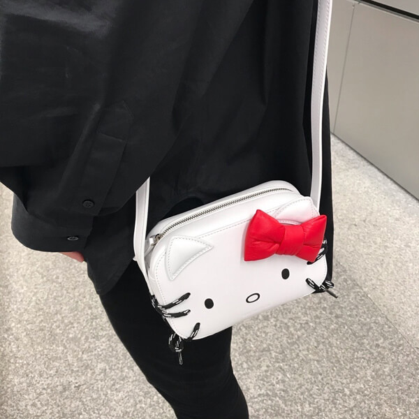 2020超限定バレンシアガコピー  Hello Kittyコラボ Camera Bag XS 20021501