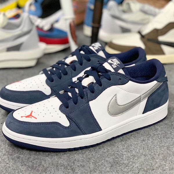 Jordan 1 Low SB Midnight Navy ジョーダンミッドナイト CJ7891-400