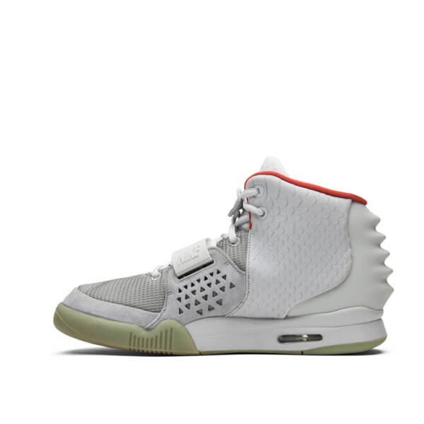 人気話題レア！ナイキ Air Yeezy 2 Pure Platinum 世界が欲しがるスニーカーの王者 508214-010