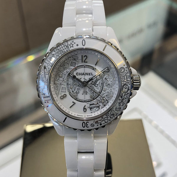 01 シャネル J12 33mm 20 世界限定2020本 H6477