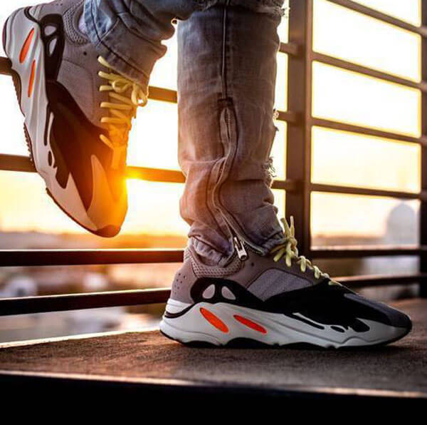 アディダス Yeezy Boost 700 Wave Runner イージー ウェーブランナー B75571