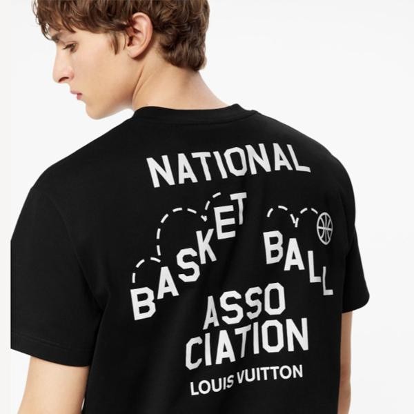 ルイヴィトン Tシャツ 偽物★バスケットボールコラボNBA ロゴTシャツ 半袖 黒 1A8X0V