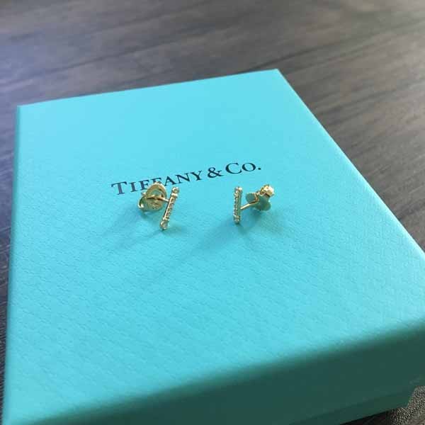 人気♪ ティファニー18K ダイヤモンドバー ピアス コピー 21070801