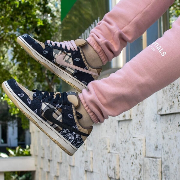 大人気コラボ！【ナイキ トラビスダンク 偽物】 DUNK LOW×TRAVIS SCOTT コラボ入手困難トラビス ダンク ロー CT5053-001