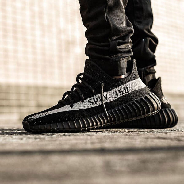 アディダス イージー Yeezy Boost 350 V2 Core Black White BY1604