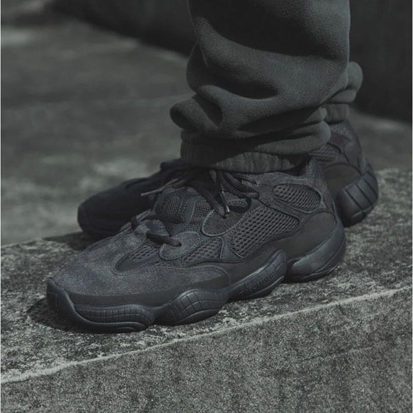 人気話題！【アディダス x Kanye West】 Yeezy 500 Utility Black F36640