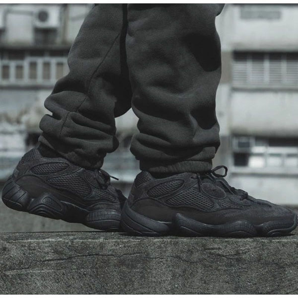 人気話題！【アディダス x Kanye West】 Yeezy 500 Utility Black F36640