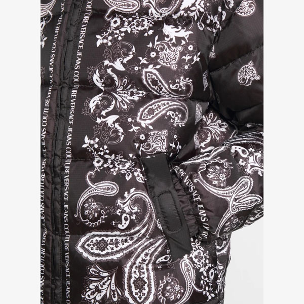 日本未入荷【ヴェルサーチェ】スーパーコピーRIPSTOP PRINTEDPAISLEY-ダウンジャケット VEI22T013-Q11